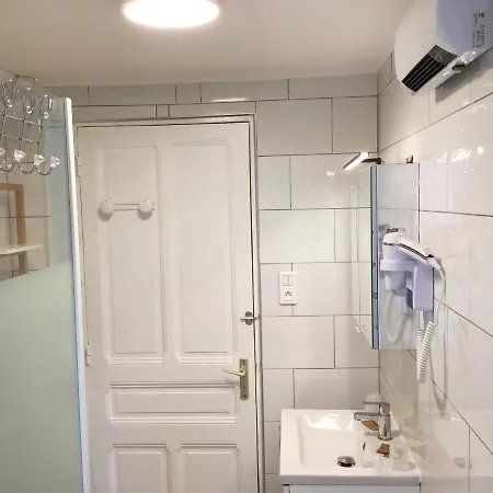 Sun, Parking, Centre , Proche Sanctuaires Apartment *