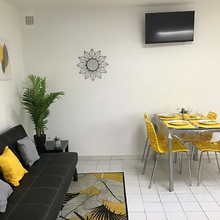 Sun, Parking, Centre , Proche Sanctuaires Apartament